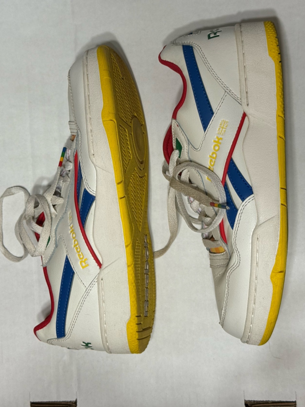 Reebok White Sneakers with Blue, Red, Yellow & Green Details kid’s 6 woman’s 8